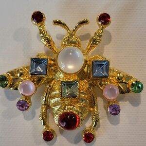 Beautiful Gold-Tone Bee Brooch with Multicolor Gems